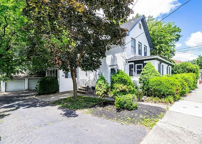 Two-Bedroom Home 25 Min To Nyc Free Parking-Unit-2
