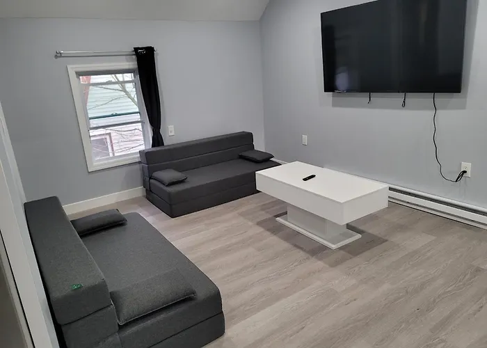 Two-Bedroom Home 25 Min To Nyc Free Parking-Unit-2