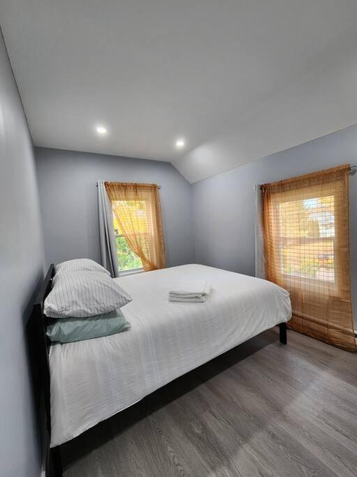 Two-bedroom 25 Min To Nyc Free Parking-unit-2 Holiday home