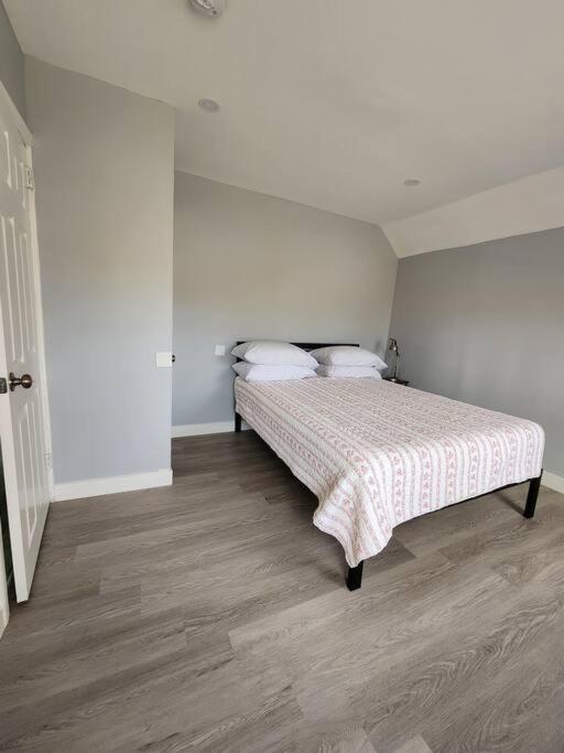 Two-bedroom 25 Min To Nyc Free Parking-unit-2 Holiday home *