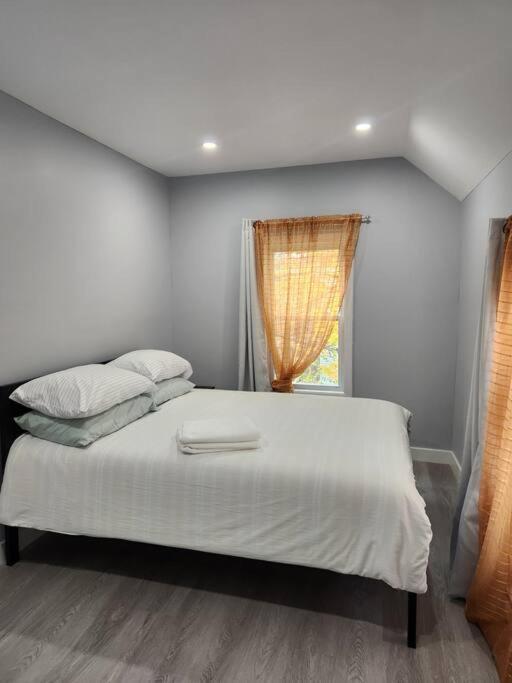 Two-bedroom 25 Min To Nyc Free Parking-unit-2 Holiday home *