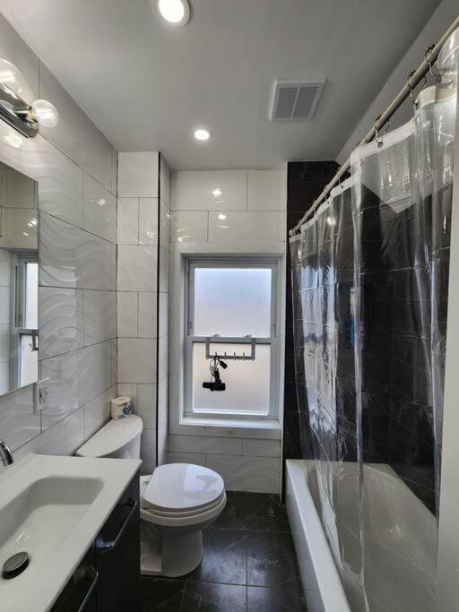 Holiday home Two-bedroom 25 Min To Nyc Free Parking-unit-2 Teaneck
