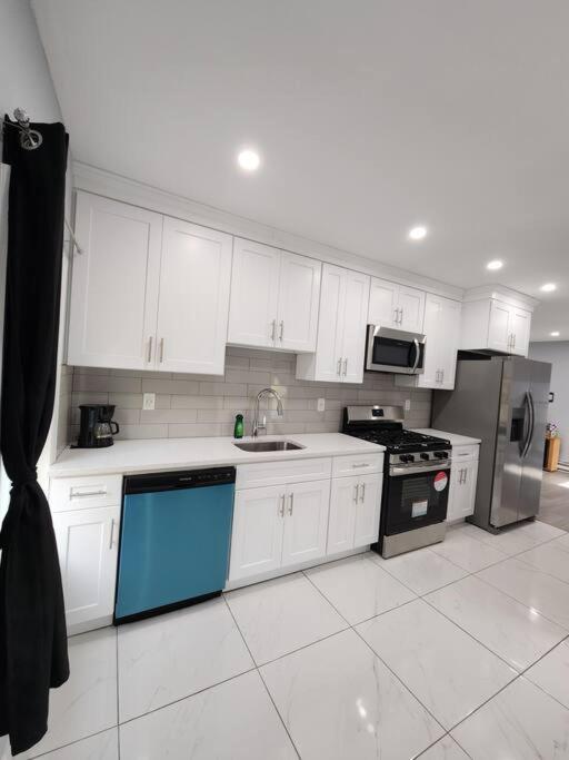 Two-bedroom 25 Min To Nyc Free Parking-unit-2 Holiday home *