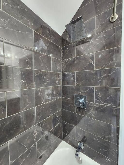 Two-bedroom 25 Min To Nyc Free Parking-unit-2 Holiday home Teaneck