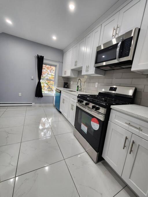 Two-bedroom 25 Min To Nyc Free Parking-unit-2 *