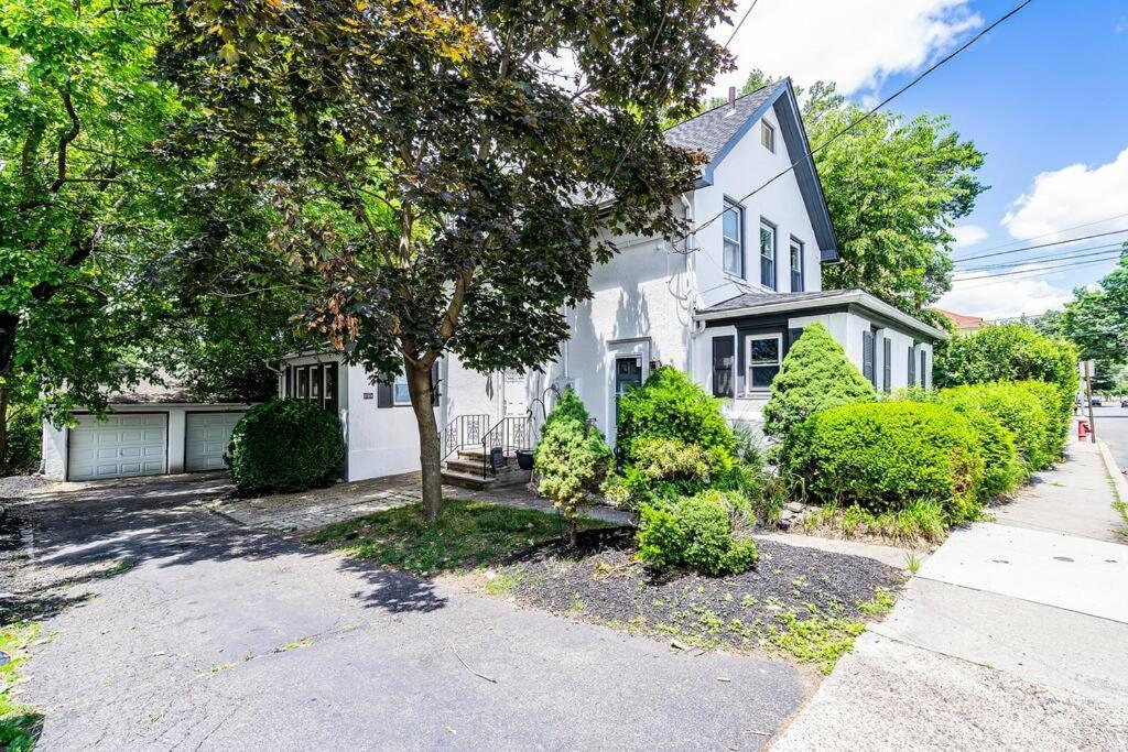 Two-bedroom 25 Min To Nyc Free Parking-unit-2 Holiday home Teaneck